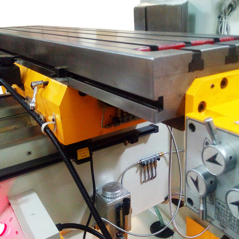 Фрезерный станок с УЦИ Visprom FHX-55PD